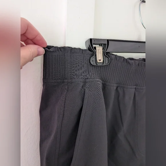 Lululemon Stretch Woven Ruffle-Waist High-Rise Short 9" - Picture 6 of 8